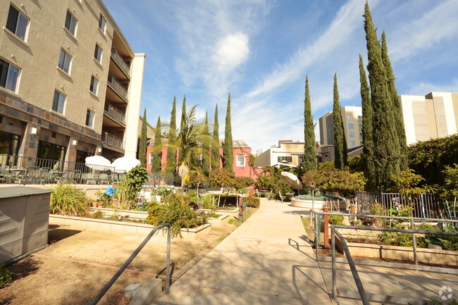 Foto del edificio - Potiker Family Senior Residence