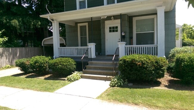 Building Photo - 212 Noble St