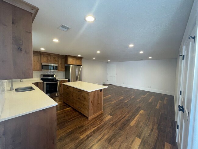 Foto del edificio - Spacious 1-Bedroom Apartment – North Salt Lake