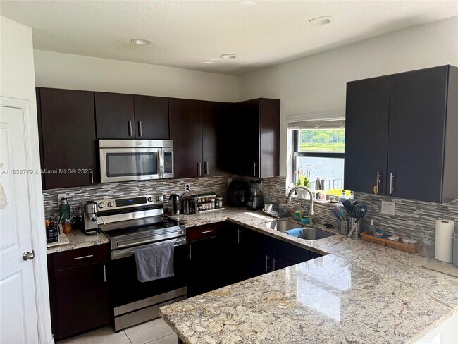 Foto del edificio - 445 NE 194th Terrace