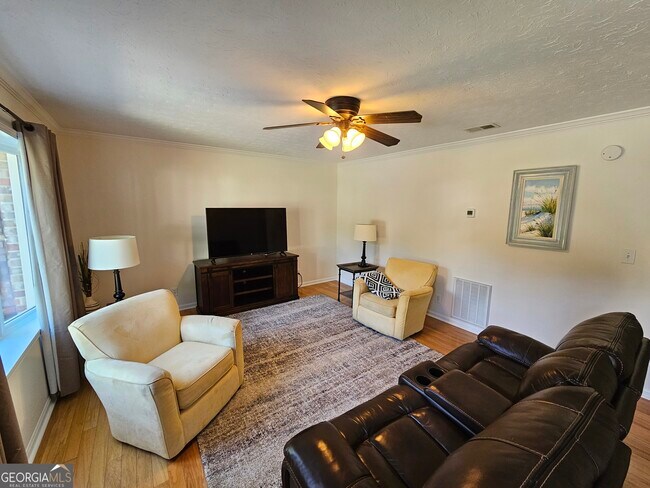 Foto del edificio - 229 Flat Creek Ct