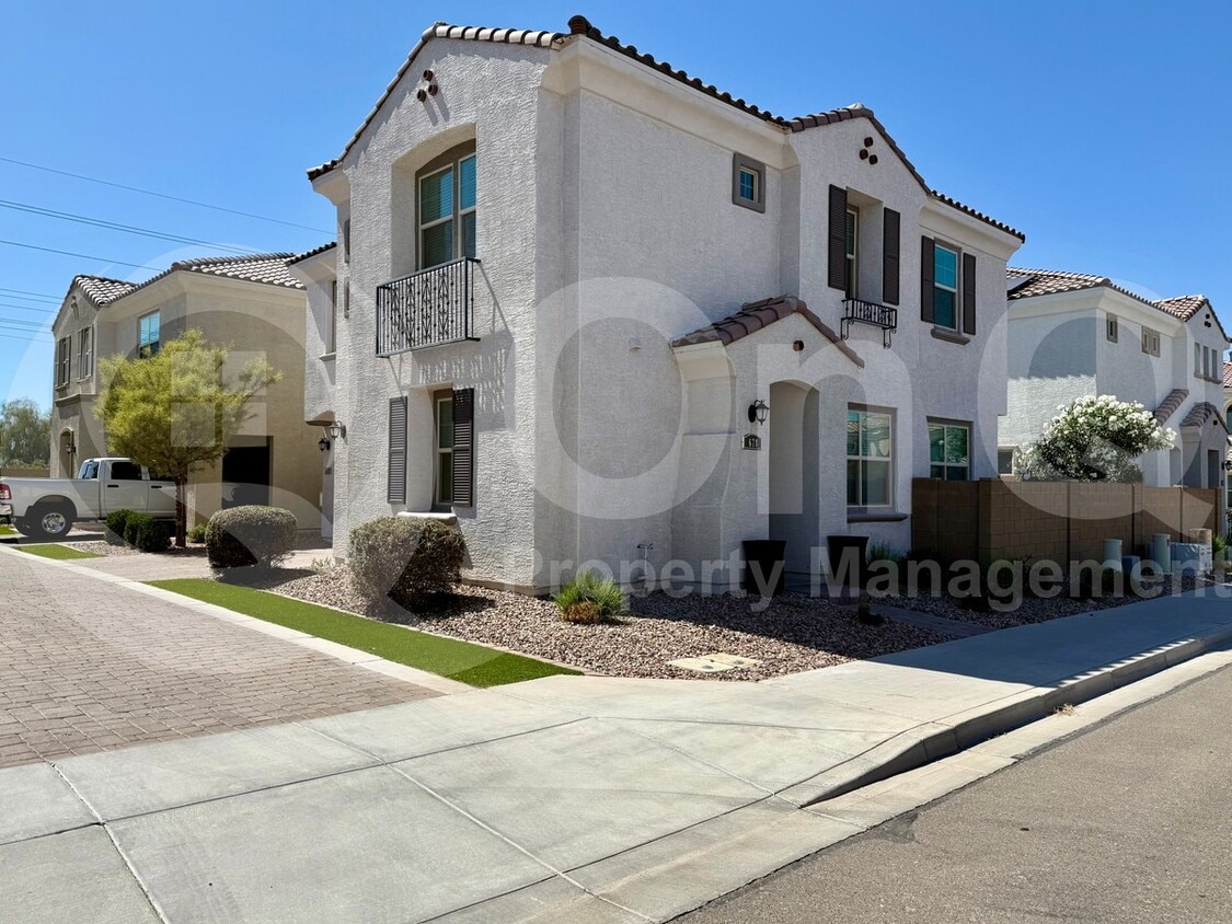 Primary Photo - 678 N Bay Dr