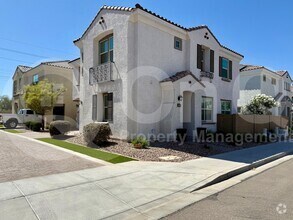 Building Photo - 678 N Bay Dr