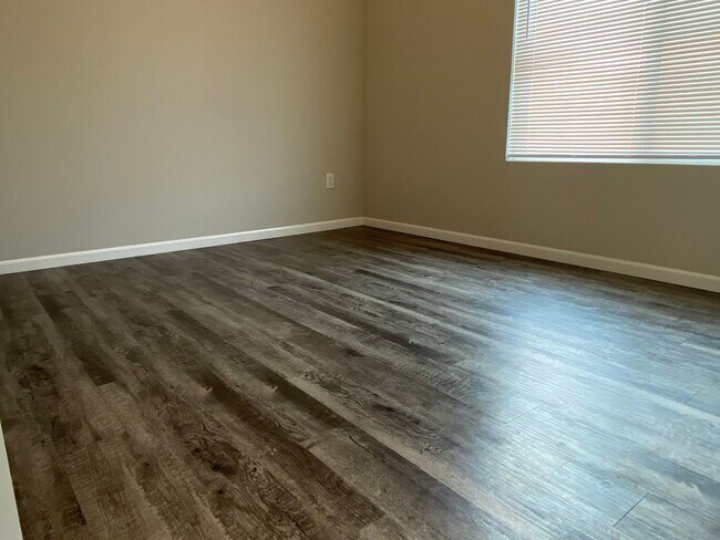 Foto del edificio - 412 S Longbranch Dr