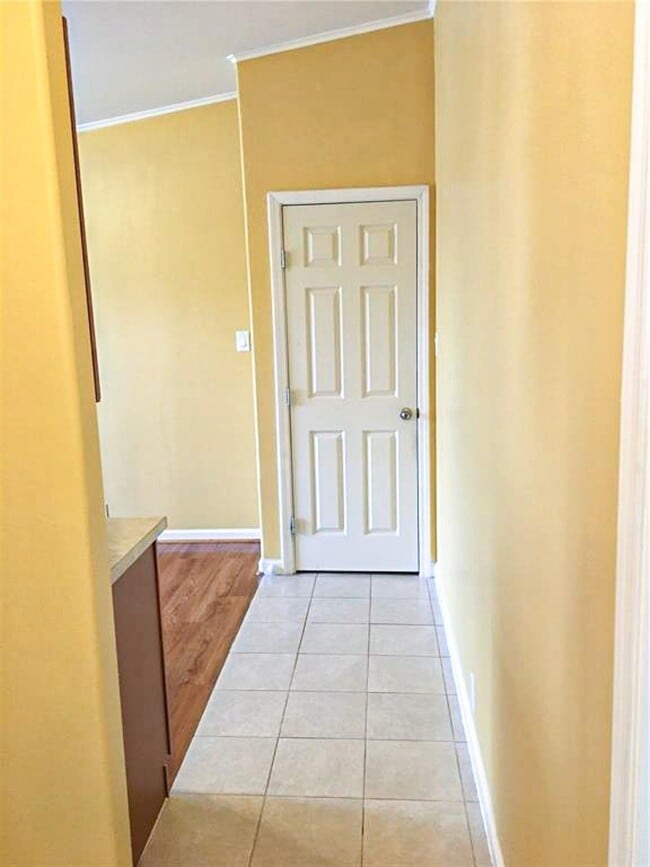 Building Photo - 3118 Trail Loop S