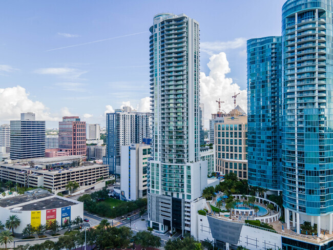 Foto del edificio - 100 E Las Olas Blvd