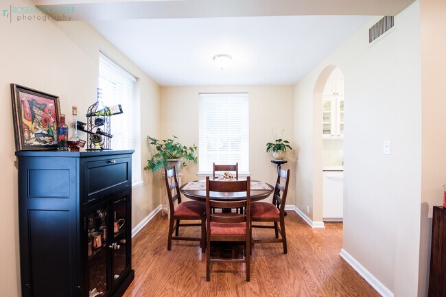 Comedor - 3880 Rodman Street NW