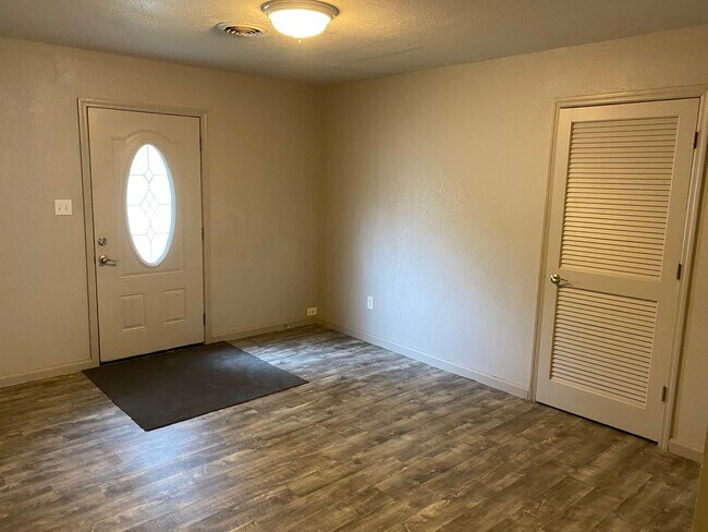 Building Photo - 1021 Tulip Ave