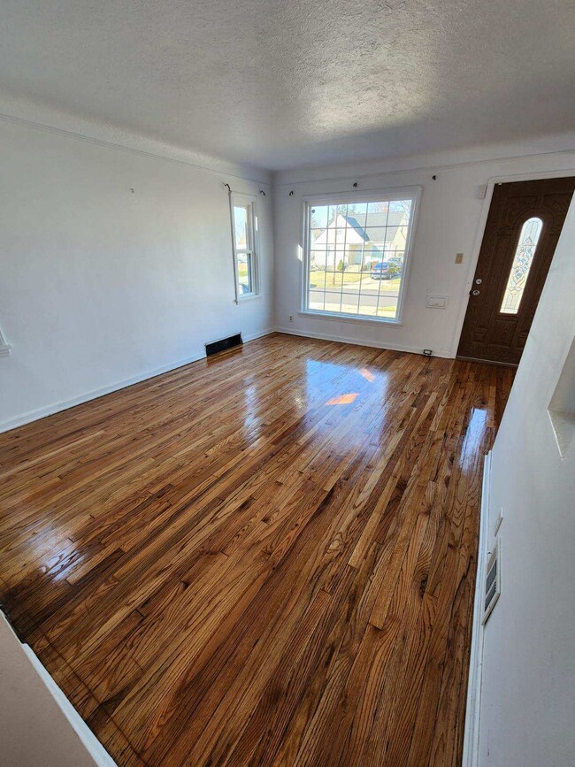 Building Photo - 7615 Ivandale Dr