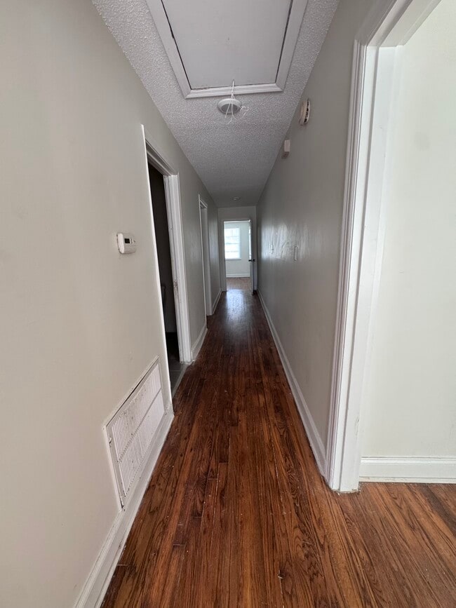 Foto del edificio - 2304 W 58th St
