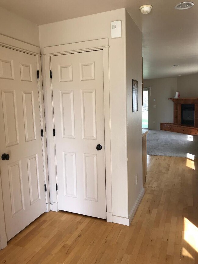 Foto del edificio - 3 Bedrooms 2 1/2 Bathroom Bozeman Townhouse - Great Location