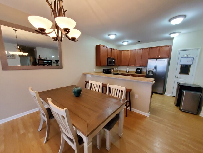 Foto del edificio - 5321 Warminster Dr