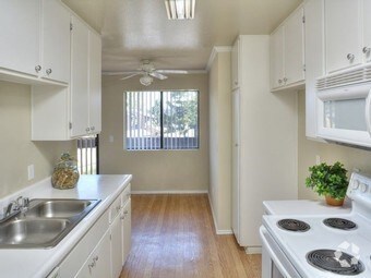 NA - 22700 Lake Forest Dr