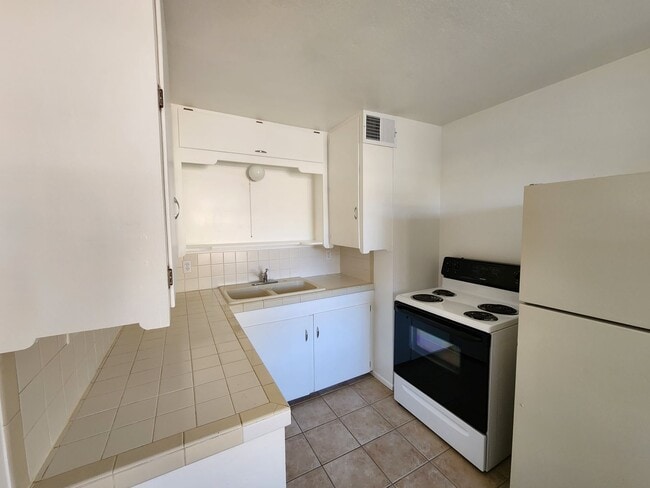 Building Photo - Fantastic 2 bed 1 bath right near ASU!