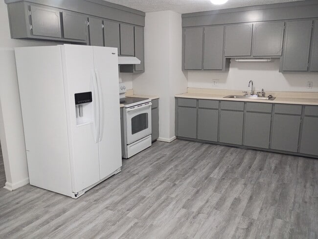 Foto del edificio - 14 Flint Dr