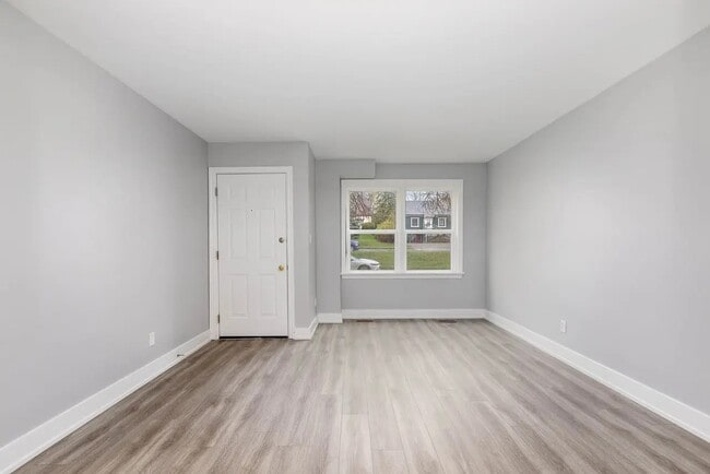 Building Photo - 1247 Clonsilla Ave