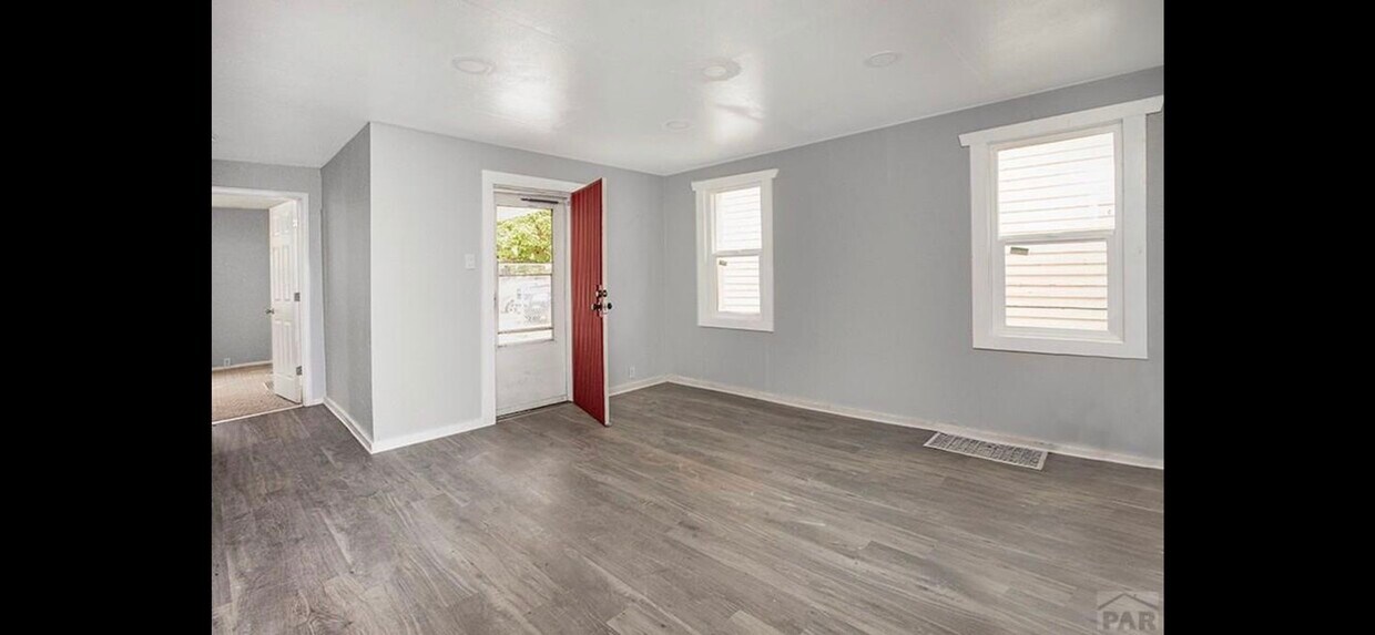 Foto principal - 806 E 2nd St