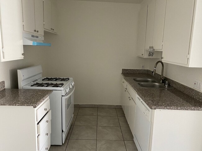 Foto del edificio - 13988-14000 Foothill Blvd