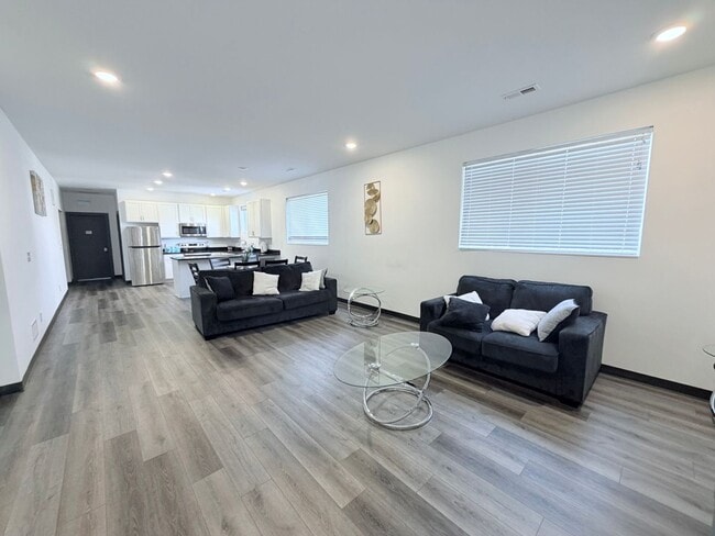 Foto del edificio - 385 S Clinton Ave