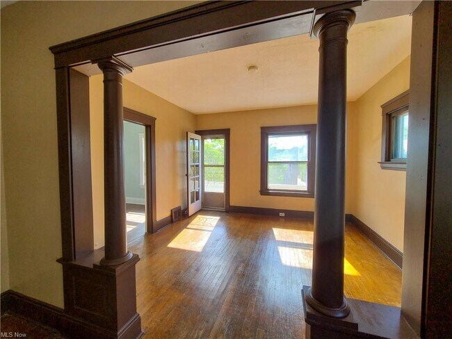 Building Photo - 3293 W 98th St