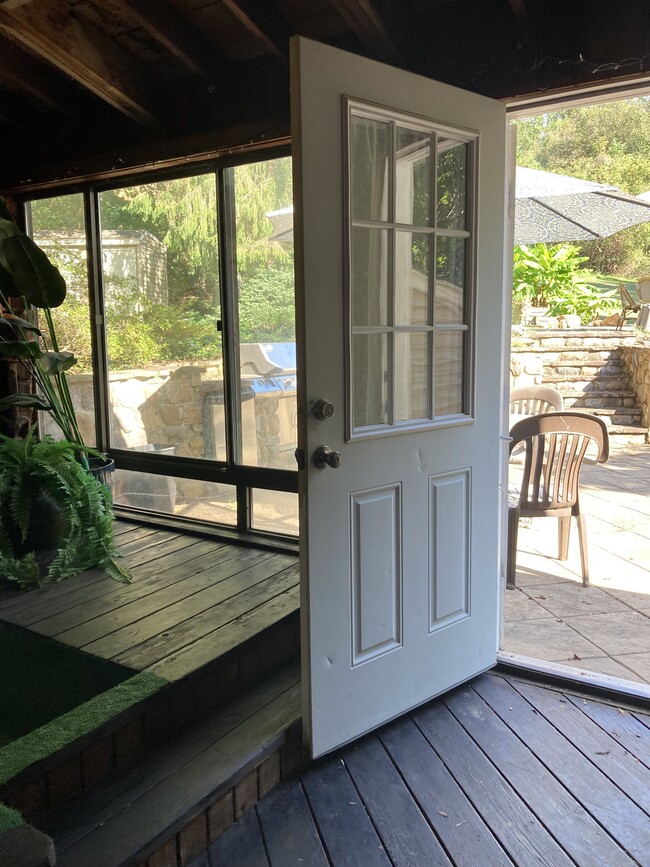 Entry into porch - 5219 Cottonwood Dr