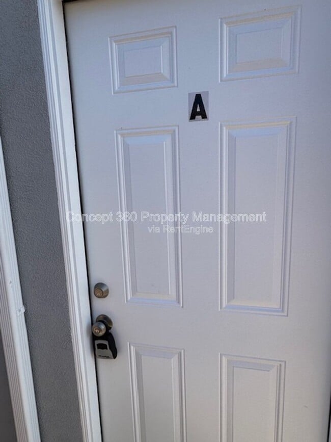 Building Photo - 318 E Heath Ln