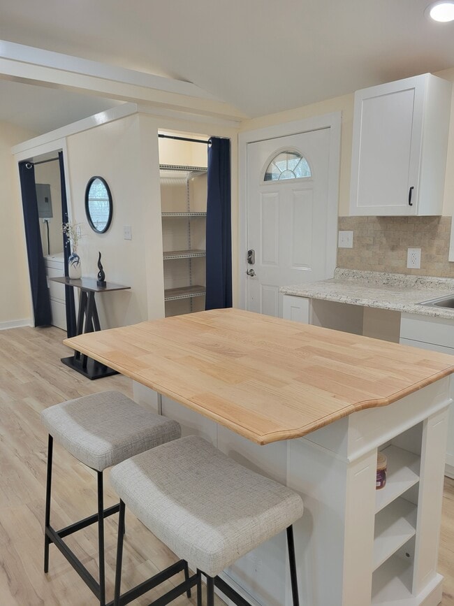 Foto del edificio - 381 Floatella Rd