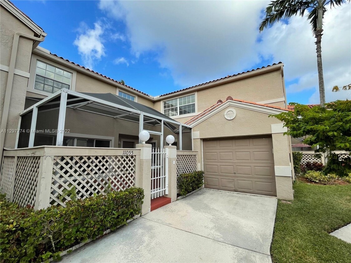 11055 Neptune Dr, Hollywood, FL 33026 Townhome Rentals in Hollywood FL