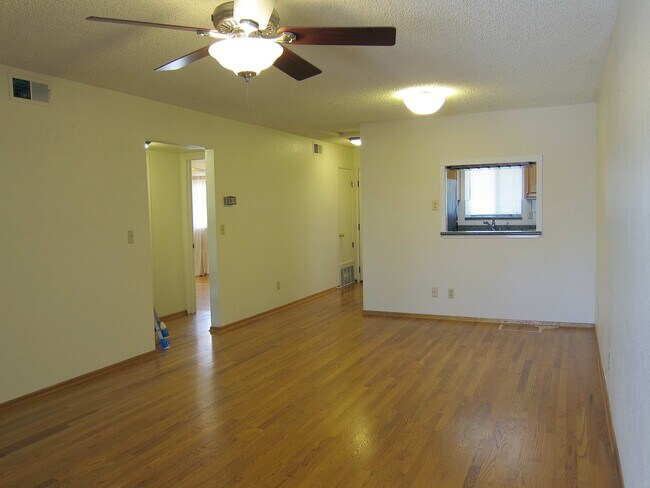 Foto del edificio - 3014 Shadow Springs Pl