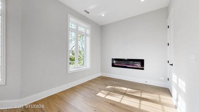 Building Photo - 4023 S Vincennes Ave