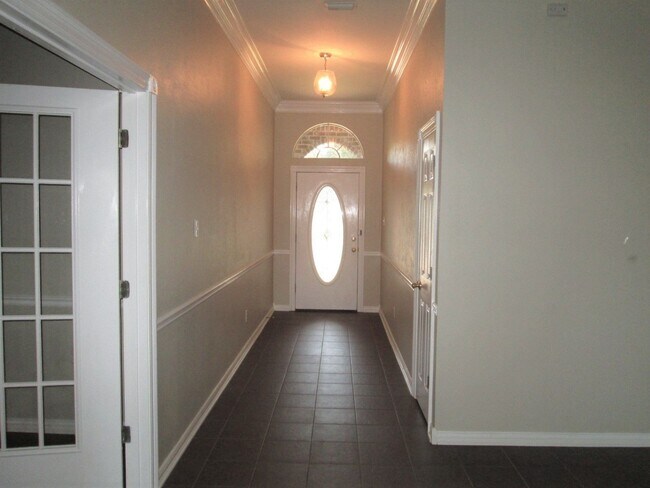 Building Photo - Spacious 3 bedroom 2 bath home in Tyler! C...