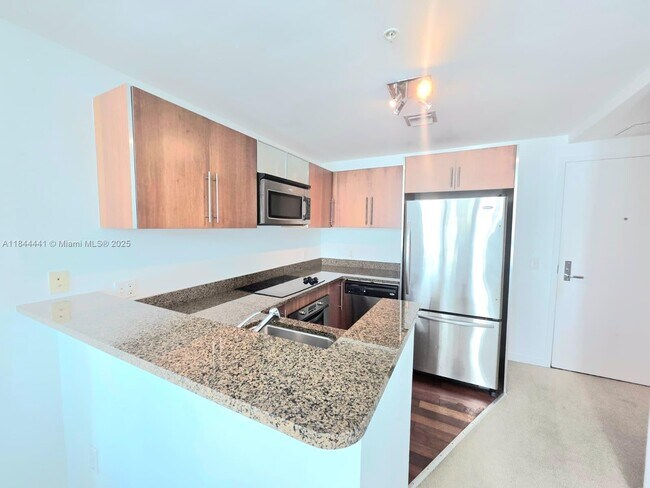 Foto del edificio - 300 S Biscayne Blvd