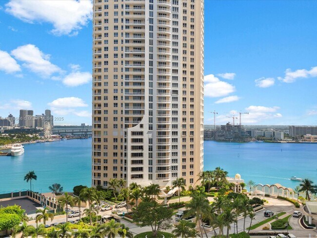 Building Photo - 540 Brickell Key Dr
