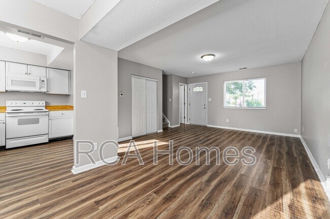 Foto del edificio - 4353 Falcon Creek Blvd