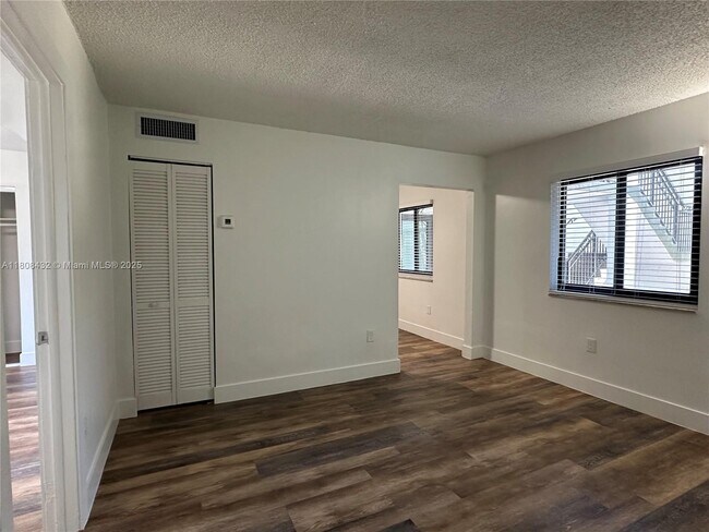 Foto del edificio - 529 SW 4th St