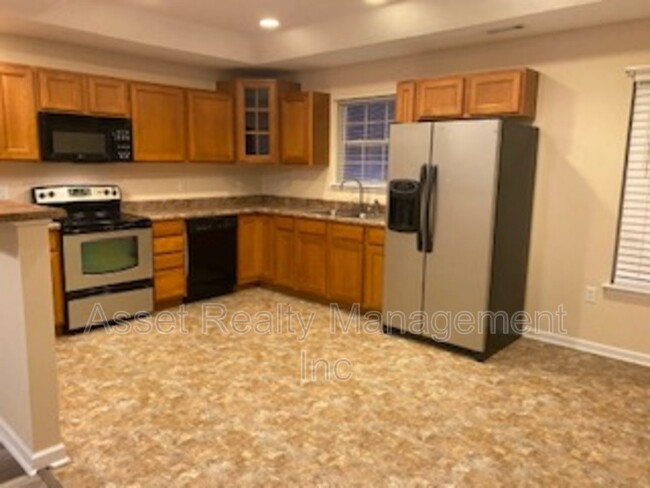 Building Photo - 801 Colonial Estates Way