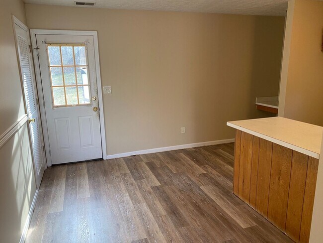 Foto del edificio - 6616 Burlwood Dr