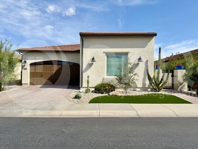 Building Photo - 120 E Iloca Ln