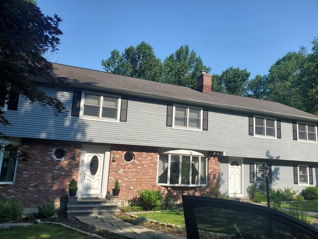 Own entrance Inlaw suite in house all utilities included - 80 Mariner Cir