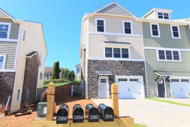 Building Photo - 2888 Belgian Dr