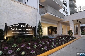 Building Photo - 1600 Center St