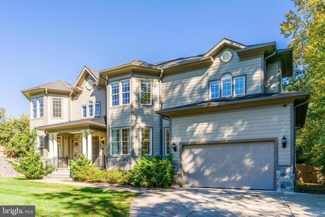 Building Photo - 829 Golden Arrow St