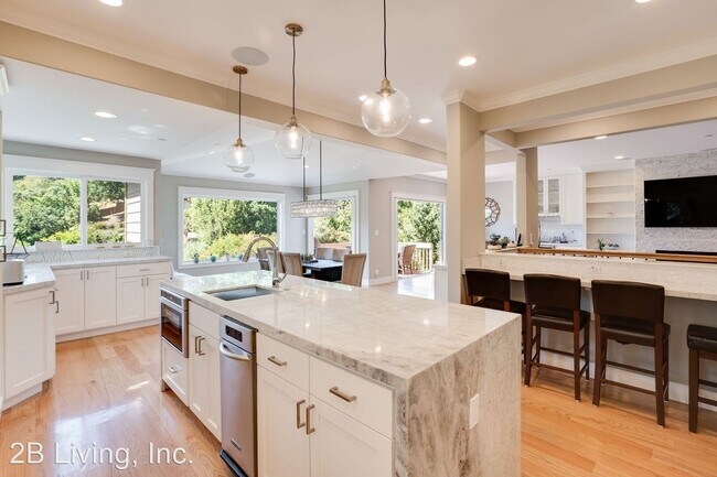 Foto del edificio - 4 br, 3.5 bath House - 3341 Oak Knoll Drive