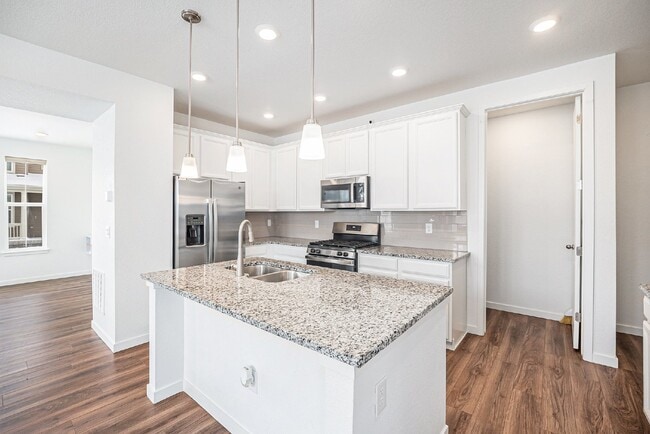 Foto del edificio - "Spacious 4-Bedroom Duplex Oasis with 3 Full Baths in Erie, CO - Your Perfect Home Awaits!"