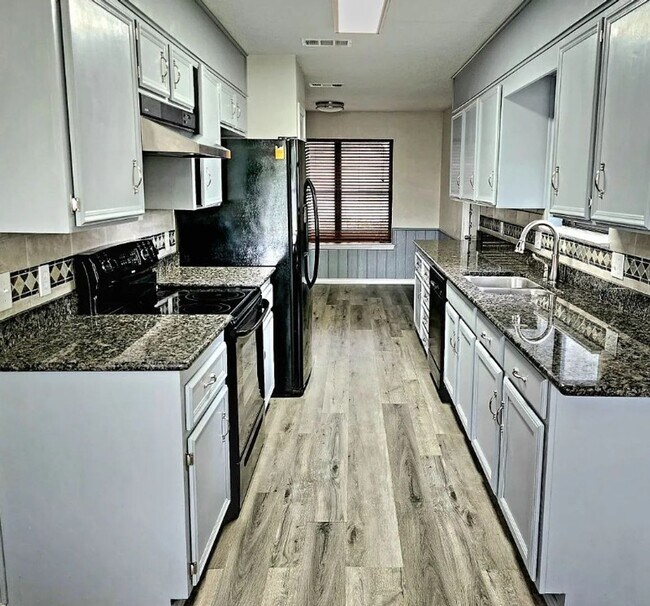 Foto del edificio - Available Now! 3 Bed 2 Bath