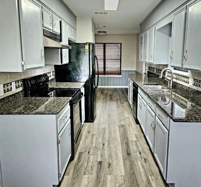 Foto del edificio - COMING SOON!! 3 Bed 1 Bath