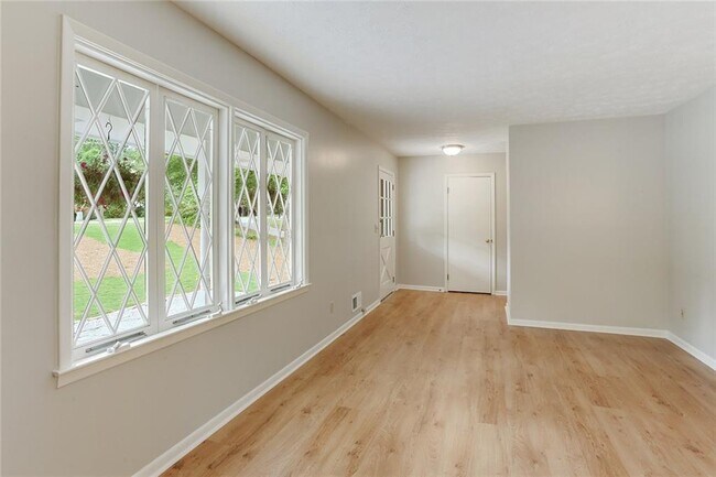 Building Photo - 3016 Sumac Dr