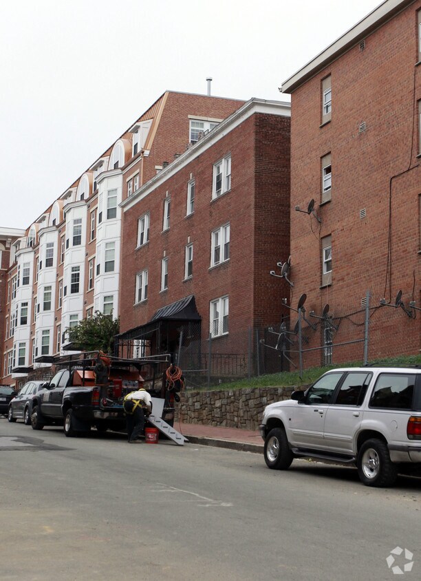 Building Photo - 1433 Belmont St NW