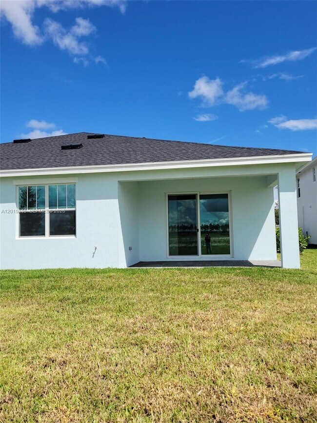 Foto del edificio - 1689 Whistlegrass Ln