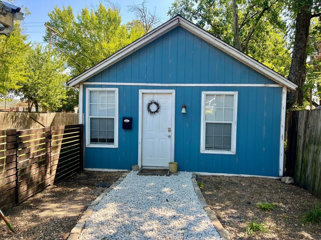 Foto principal - 2813 Travis Ave